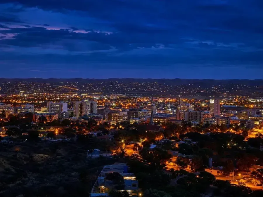 GPT生成的温得和克城市夜景氛围